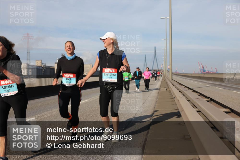 03.10.2025 - Köhlbrandbrückenlauf Lena Gebhardt http://msf.ph/oto/9099693 03.10.2025 10:10:53 Position 2 2397, 2550, 2553 meine-sportfotos.de
