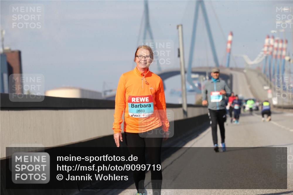 03.10.2025 - Köhlbrandbrückenlauf Jannik Wohlers http://msf.ph/oto/9099719 03.10.2025 10:27:06 Position 3 2669 meine-sportfotos.de