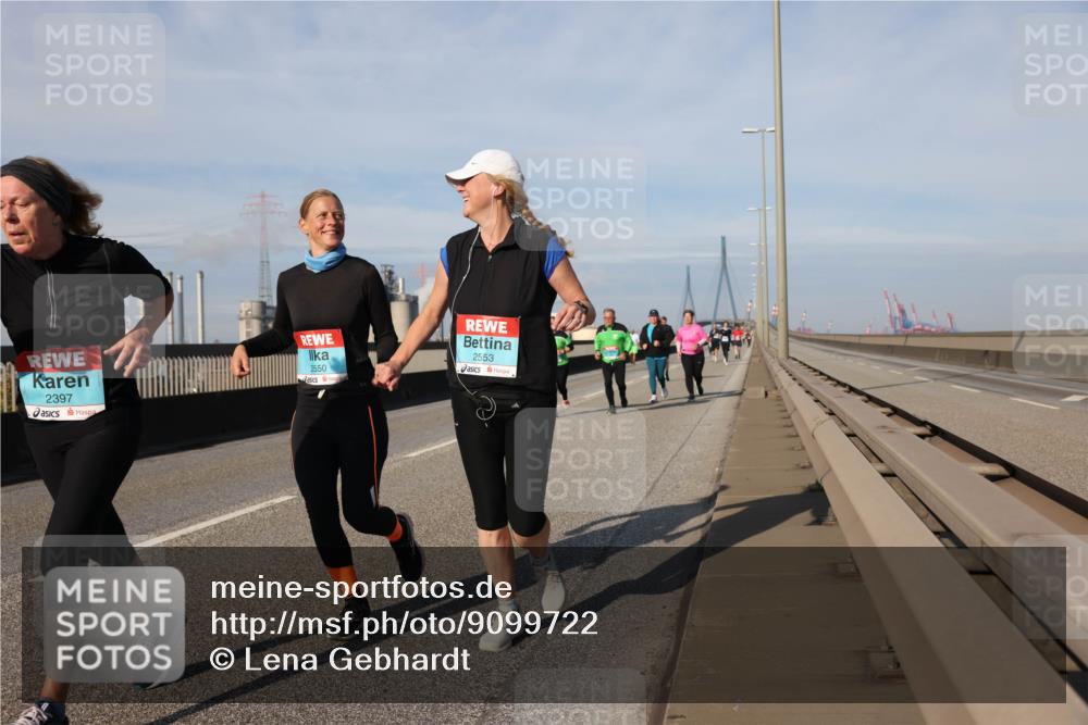 03.10.2025 - Köhlbrandbrückenlauf Lena Gebhardt http://msf.ph/oto/9099722 03.10.2025 10:10:53 Position 2 2397, 2550, 2553 meine-sportfotos.de