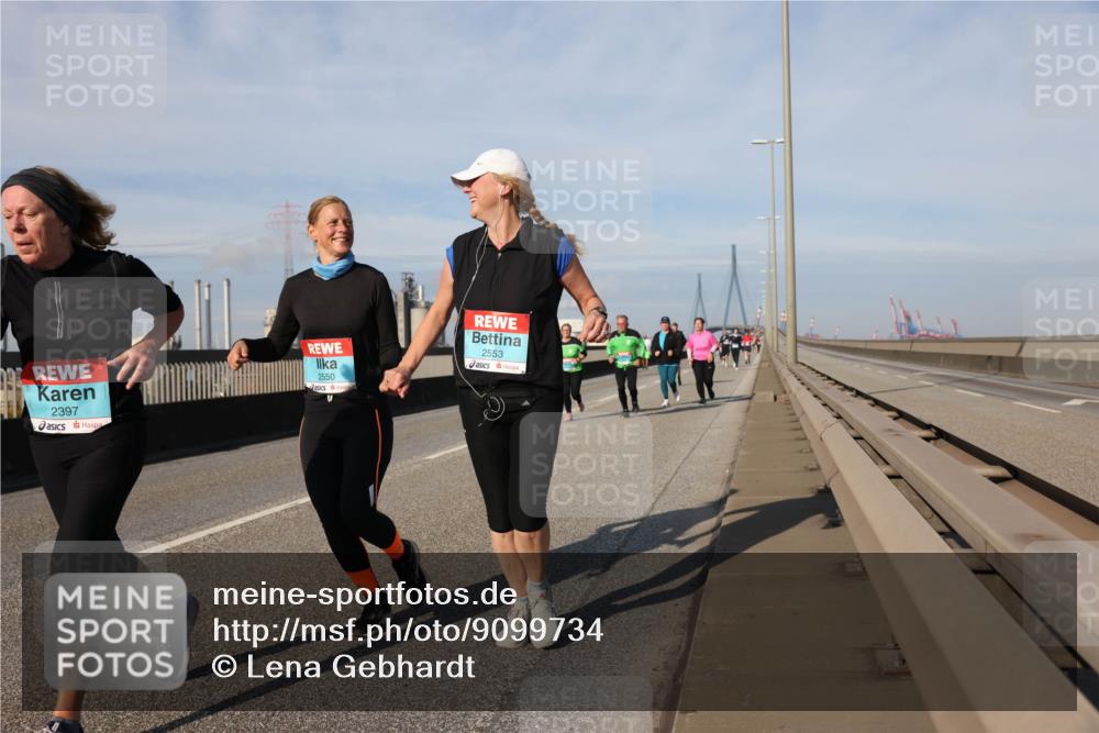 03.10.2025 - Köhlbrandbrückenlauf Lena Gebhardt http://msf.ph/oto/9099734 03.10.2025 10:10:53 Position 2 2397, 2550, 2553 meine-sportfotos.de