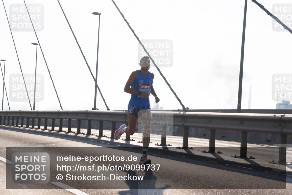 03.10.2025 - Köhlbrandbrückenlauf Strokosch-Dieckow http://msf.ph/oto/9099737 03.10.2025 09:15:29 Position 1  meine-sportfotos.de