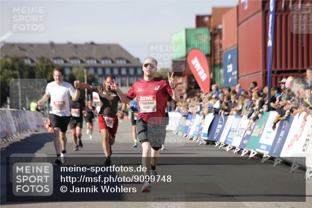 03.10.2025 - Köhlbrandbrückenlauf Jannik Wohlers http://msf.ph/oto/9099748 03.10.2025 12:56:54 Ziel 4068, 4086, 4115, 4491, 5962, 6016 meine-sportfotos.de