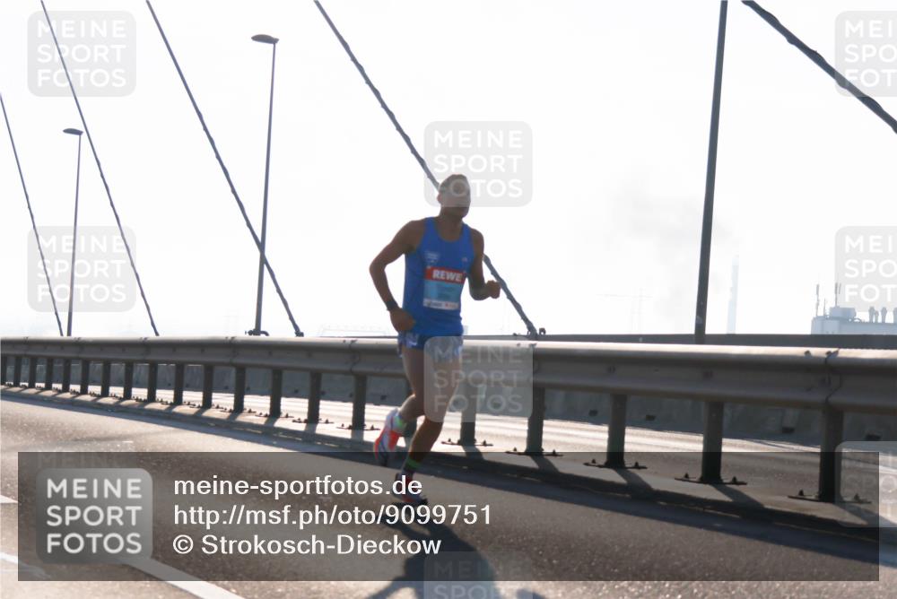 03.10.2025 - Köhlbrandbrückenlauf Strokosch-Dieckow http://msf.ph/oto/9099751 03.10.2025 09:15:29 Position 1  meine-sportfotos.de