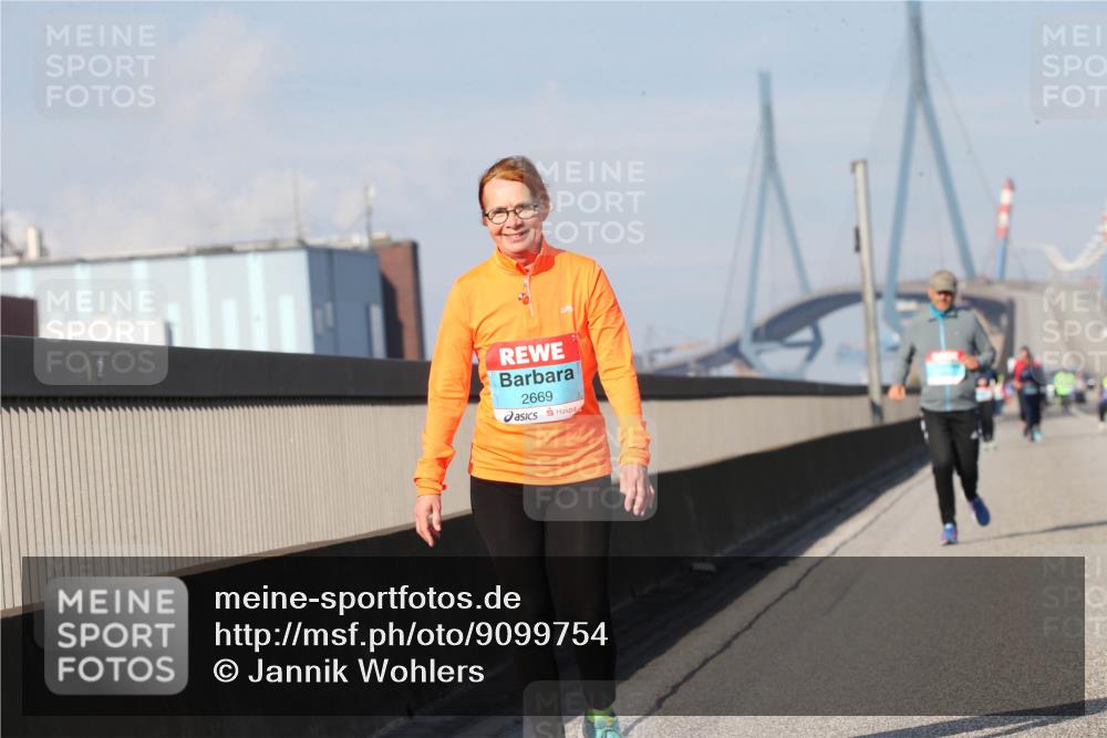 03.10.2025 - Köhlbrandbrückenlauf Jannik Wohlers http://msf.ph/oto/9099754 03.10.2025 10:27:08 Position 3 2669 meine-sportfotos.de