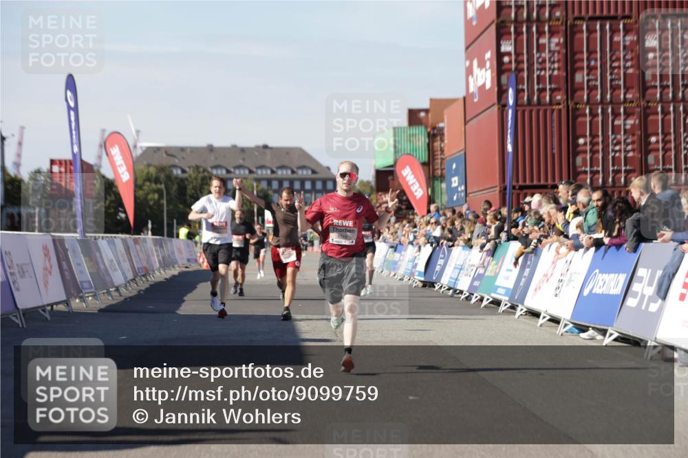 03.10.2025 - Köhlbrandbrückenlauf Jannik Wohlers http://msf.ph/oto/9099759 03.10.2025 12:56:55 Ziel 4068, 4086, 4115, 4491, 5962, 6016 meine-sportfotos.de