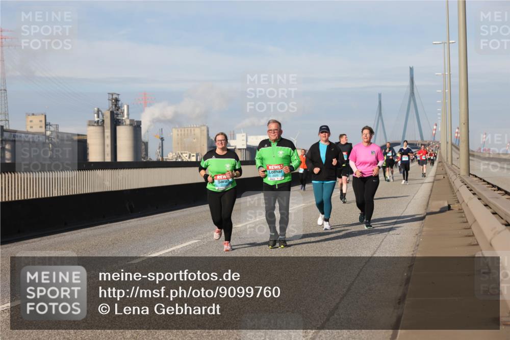 03.10.2025 - Köhlbrandbrückenlauf Lena Gebhardt http://msf.ph/oto/9099760 03.10.2025 10:10:55 Position 2 2011 meine-sportfotos.de