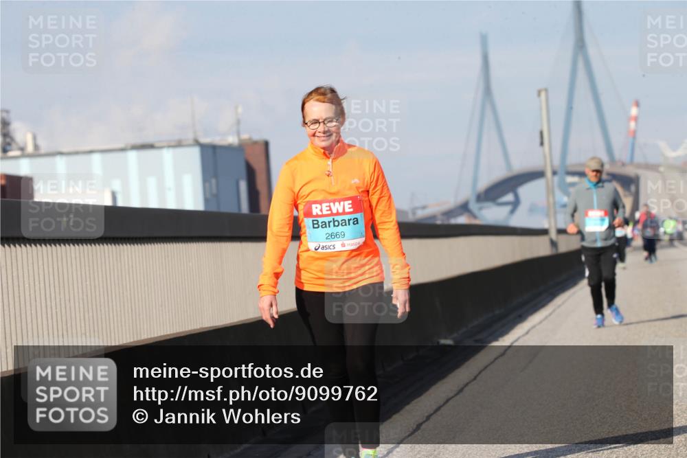 03.10.2025 - Köhlbrandbrückenlauf Jannik Wohlers http://msf.ph/oto/9099762 03.10.2025 10:27:09 Position 3 2669 meine-sportfotos.de