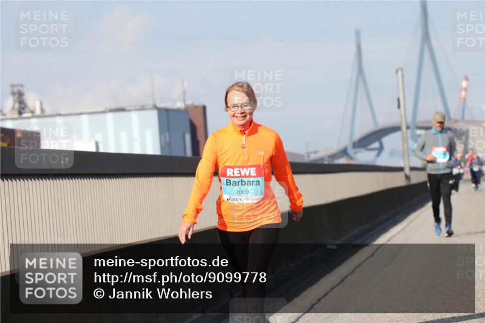03.10.2025 - Köhlbrandbrückenlauf Jannik Wohlers http://msf.ph/oto/9099778 03.10.2025 10:27:09 Position 3 2669 meine-sportfotos.de