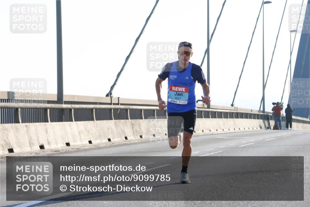 03.10.2025 - Köhlbrandbrückenlauf Strokosch-Dieckow http://msf.ph/oto/9099785 03.10.2025 09:16:16 Position 1 3247 meine-sportfotos.de