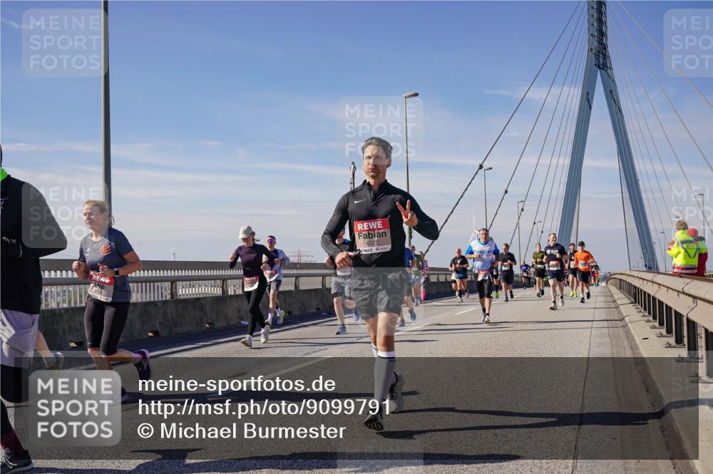 03.10.2025 - Köhlbrandbrückenlauf Michael Burmester http://msf.ph/oto/9099791 03.10.2025 12:45:50 Position 2 4377 meine-sportfotos.de