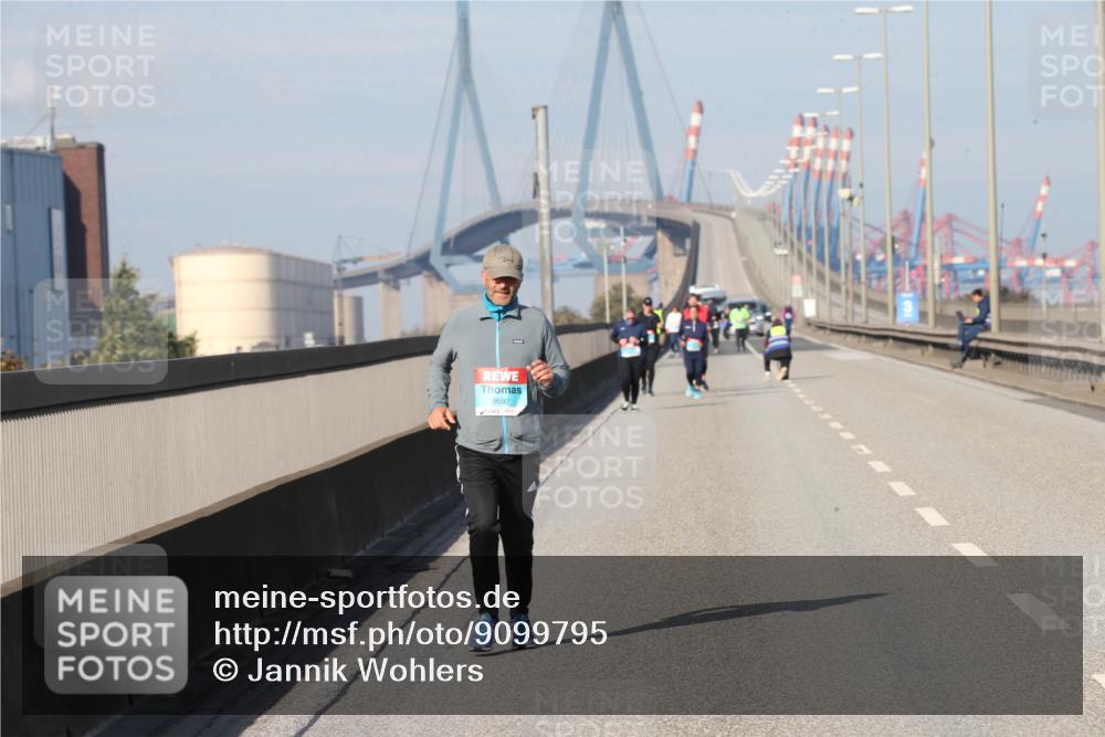 03.10.2025 - Köhlbrandbrückenlauf Jannik Wohlers http://msf.ph/oto/9099795 03.10.2025 10:27:13 Position 3 2692 meine-sportfotos.de