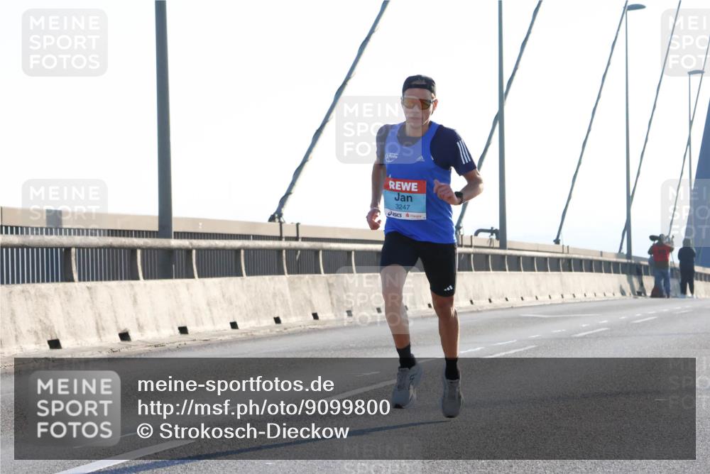 03.10.2025 - Köhlbrandbrückenlauf Strokosch-Dieckow http://msf.ph/oto/9099800 03.10.2025 09:16:16 Position 1 3247 meine-sportfotos.de