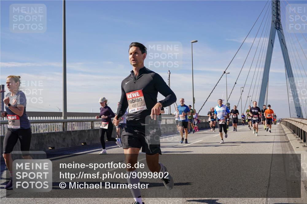 03.10.2025 - Köhlbrandbrückenlauf Michael Burmester http://msf.ph/oto/9099802 03.10.2025 12:45:50 Position 2 4377 meine-sportfotos.de