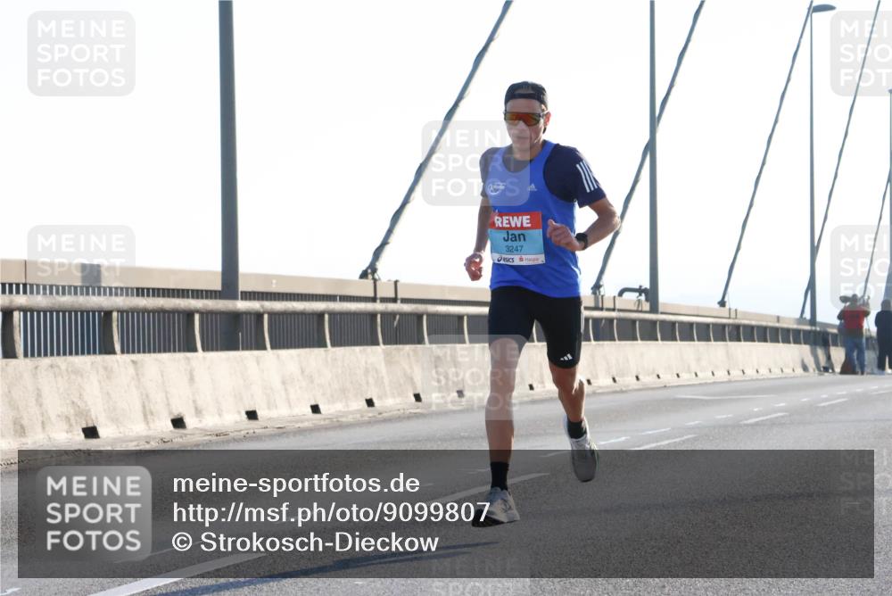 03.10.2025 - Köhlbrandbrückenlauf Strokosch-Dieckow http://msf.ph/oto/9099807 03.10.2025 09:16:16 Position 1 3247 meine-sportfotos.de
