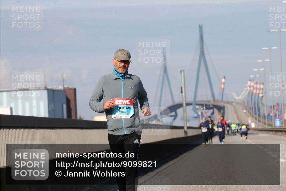 03.10.2025 - Köhlbrandbrückenlauf Jannik Wohlers http://msf.ph/oto/9099821 03.10.2025 10:27:16 Position 3 2692 meine-sportfotos.de