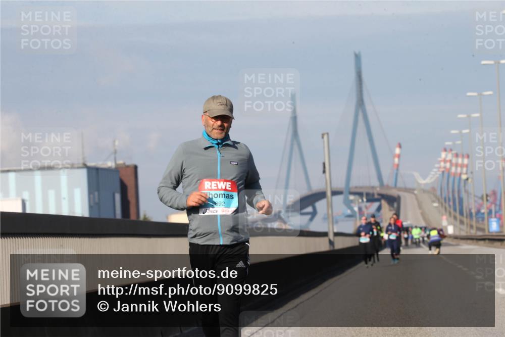 03.10.2025 - Köhlbrandbrückenlauf Jannik Wohlers http://msf.ph/oto/9099825 03.10.2025 10:27:16 Position 3 2692 meine-sportfotos.de