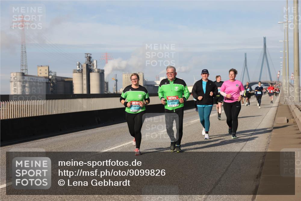03.10.2025 - Köhlbrandbrückenlauf Lena Gebhardt http://msf.ph/oto/9099826 03.10.2025 10:10:56 Position 2 2011, 2020 meine-sportfotos.de