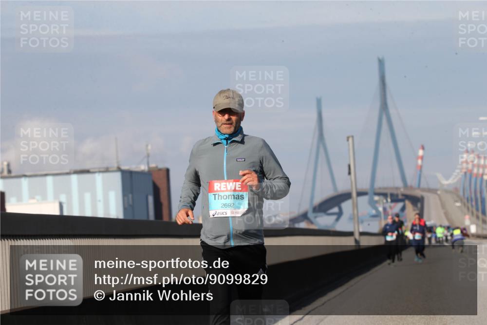 03.10.2025 - Köhlbrandbrückenlauf Jannik Wohlers http://msf.ph/oto/9099829 03.10.2025 10:27:16 Position 3 2692 meine-sportfotos.de