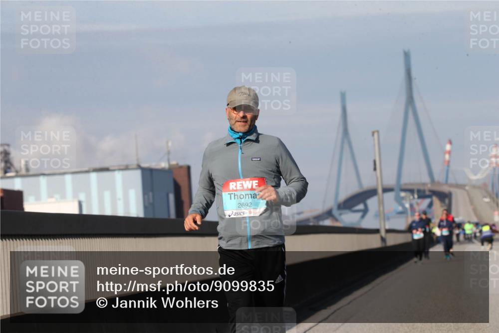 03.10.2025 - Köhlbrandbrückenlauf Jannik Wohlers http://msf.ph/oto/9099835 03.10.2025 10:27:16 Position 3 2692 meine-sportfotos.de