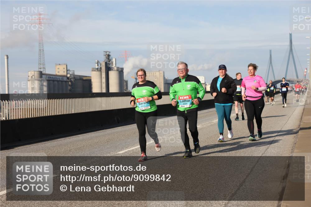 03.10.2025 - Köhlbrandbrückenlauf Lena Gebhardt http://msf.ph/oto/9099842 03.10.2025 10:10:56 Position 2 2011, 2020 meine-sportfotos.de
