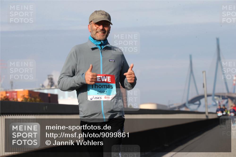 03.10.2025 - Köhlbrandbrückenlauf Jannik Wohlers http://msf.ph/oto/9099861 03.10.2025 10:27:18 Position 3 2692 meine-sportfotos.de