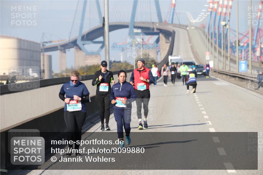 03.10.2025 - Köhlbrandbrückenlauf Jannik Wohlers http://msf.ph/oto/9099880 03.10.2025 10:27:37 Position 3 2546, 3776, 2643 meine-sportfotos.de