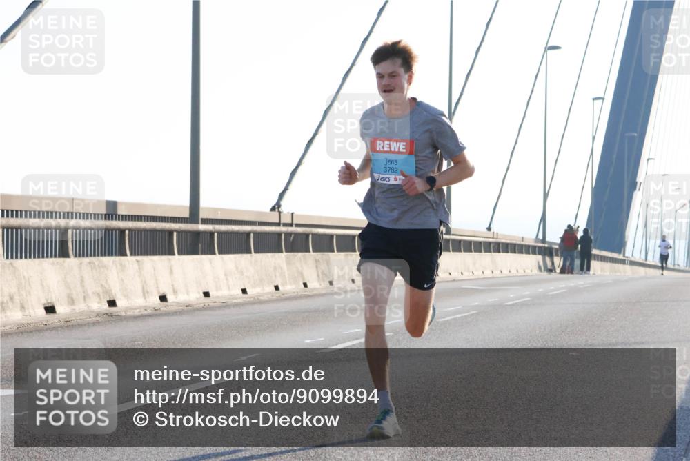 03.10.2025 - Köhlbrandbrückenlauf Strokosch-Dieckow http://msf.ph/oto/9099894 03.10.2025 09:16:47 Position 1 3782 meine-sportfotos.de