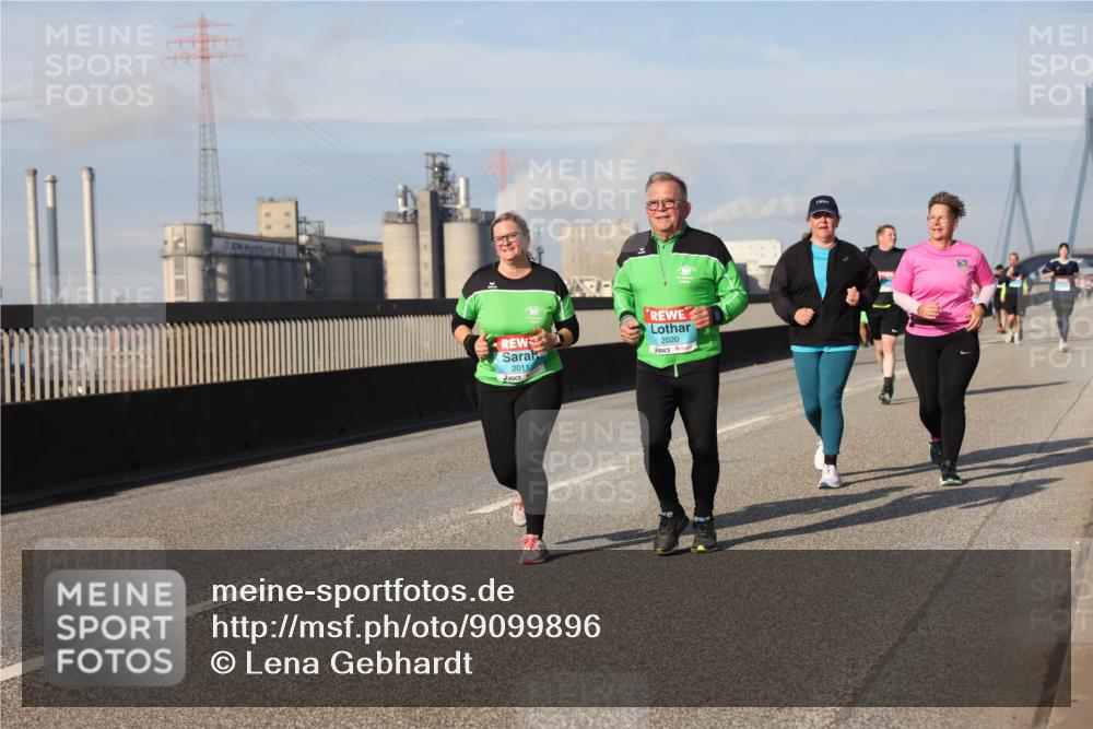 03.10.2025 - Köhlbrandbrückenlauf Lena Gebhardt http://msf.ph/oto/9099896 03.10.2025 10:10:56 Position 2 2011, 2020 meine-sportfotos.de