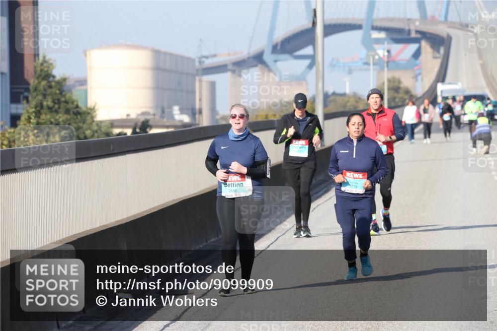 03.10.2025 - Köhlbrandbrückenlauf Jannik Wohlers http://msf.ph/oto/9099909 03.10.2025 10:27:39 Position 3 2546, 3776 meine-sportfotos.de