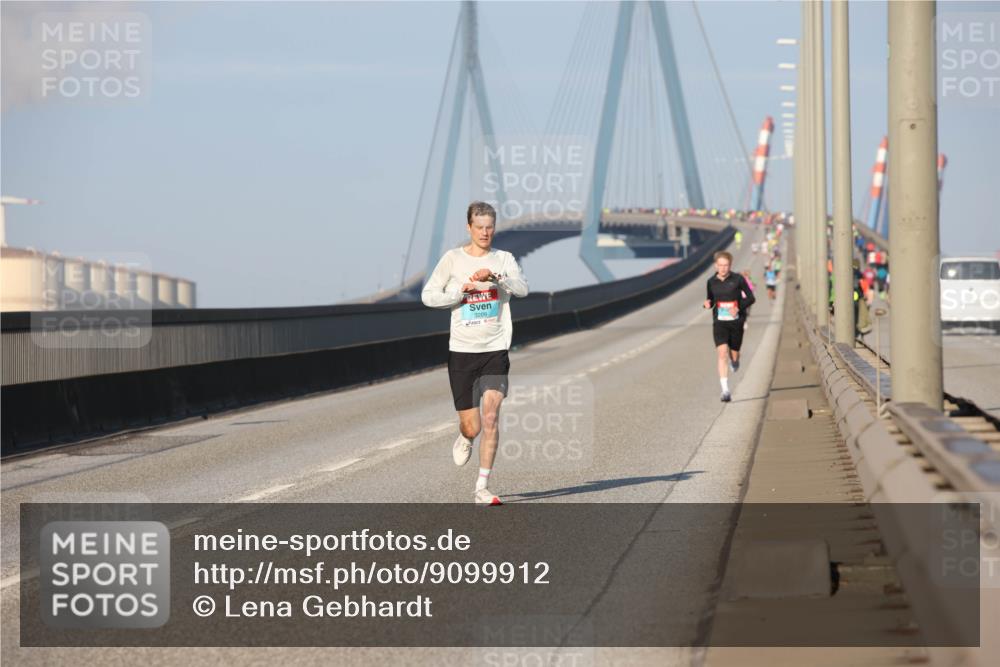 03.10.2025 - Köhlbrandbrückenlauf Lena Gebhardt http://msf.ph/oto/9099912 03.10.2025 09:35:48 Position 2  meine-sportfotos.de