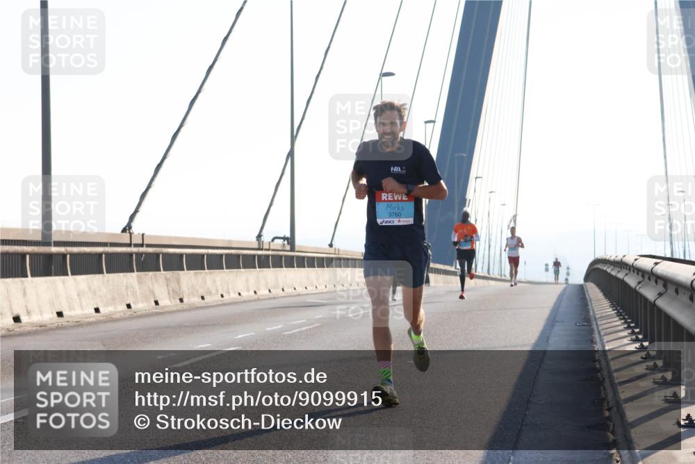 03.10.2025 - Köhlbrandbrückenlauf Strokosch-Dieckow http://msf.ph/oto/9099915 03.10.2025 09:16:59 Position 1 3760 meine-sportfotos.de