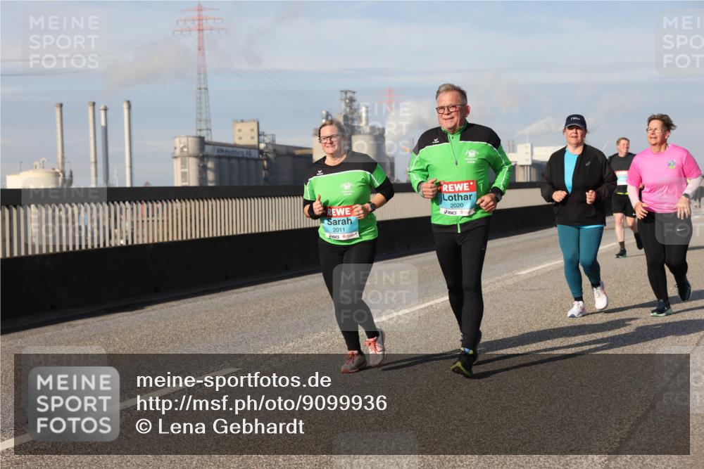 03.10.2025 - Köhlbrandbrückenlauf Lena Gebhardt http://msf.ph/oto/9099936 03.10.2025 10:10:57 Position 2 2011, 2020 meine-sportfotos.de