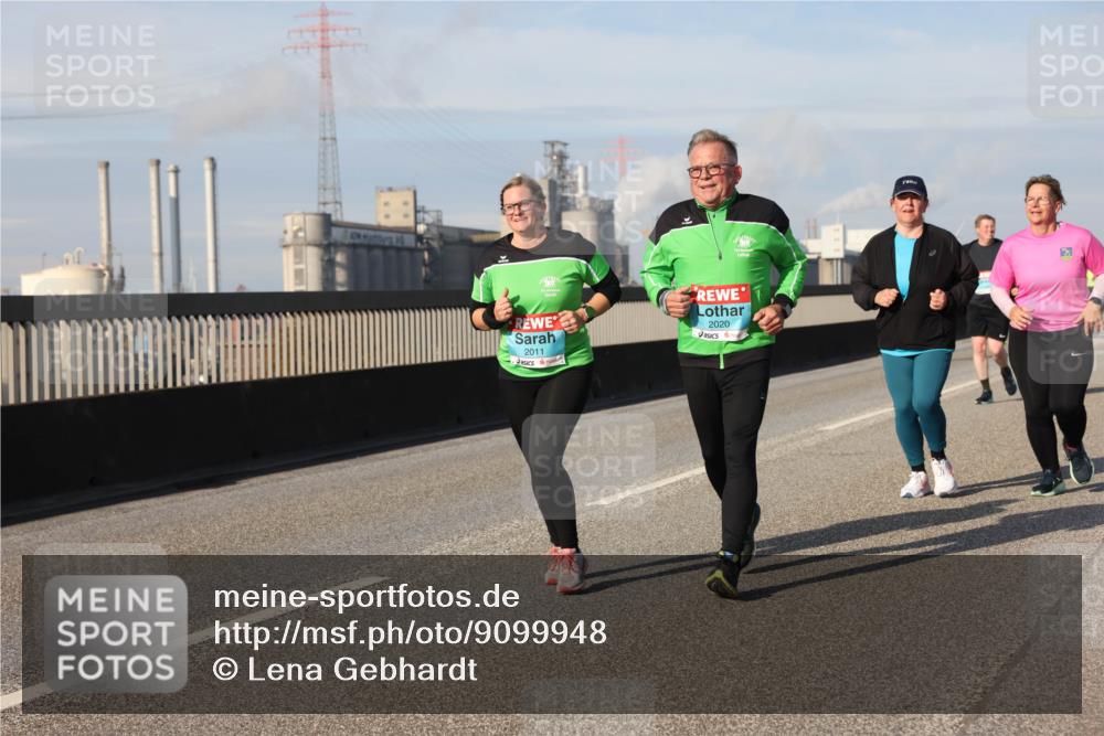 03.10.2025 - Köhlbrandbrückenlauf Lena Gebhardt http://msf.ph/oto/9099948 03.10.2025 10:10:57 Position 2 2011, 2020 meine-sportfotos.de