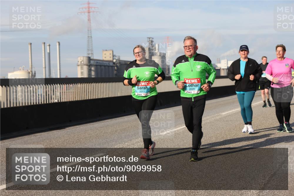 03.10.2025 - Köhlbrandbrückenlauf Lena Gebhardt http://msf.ph/oto/9099958 03.10.2025 10:10:57 Position 2 2011, 2020 meine-sportfotos.de