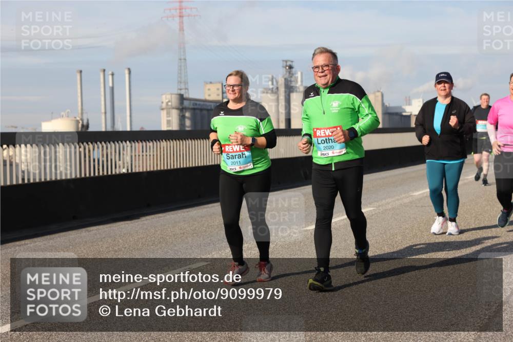 03.10.2025 - Köhlbrandbrückenlauf Lena Gebhardt http://msf.ph/oto/9099979 03.10.2025 10:10:57 Position 2 2011, 2020 meine-sportfotos.de