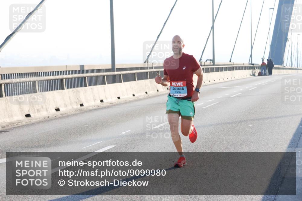 03.10.2025 - Köhlbrandbrückenlauf Strokosch-Dieckow http://msf.ph/oto/9099980 03.10.2025 09:17:27 Position 1 2968 meine-sportfotos.de