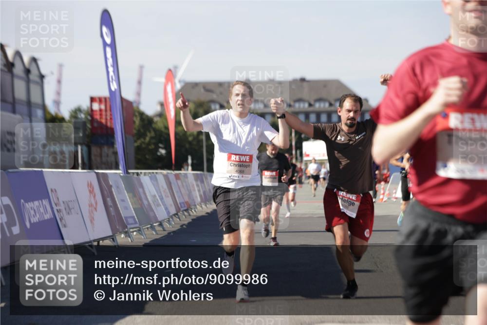 03.10.2025 - Köhlbrandbrückenlauf Jannik Wohlers http://msf.ph/oto/9099986 03.10.2025 12:56:57 Ziel 4068, 4086, 4115, 4491, 5846, 5962, 6016, 6417 meine-sportfotos.de