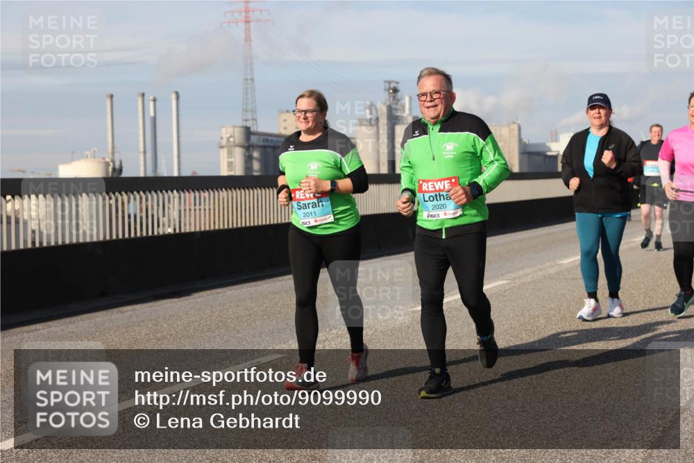 03.10.2025 - Köhlbrandbrückenlauf Lena Gebhardt http://msf.ph/oto/9099990 03.10.2025 10:10:57 Position 2 2011, 2020 meine-sportfotos.de