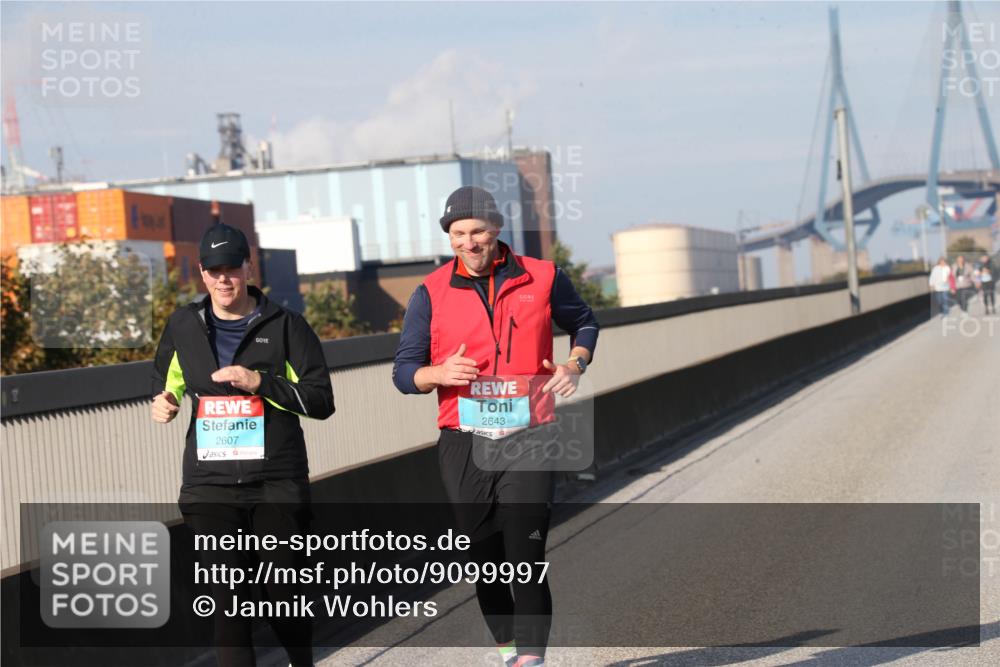 03.10.2025 - Köhlbrandbrückenlauf Jannik Wohlers http://msf.ph/oto/9099997 03.10.2025 10:27:56 Position 3 12, 2607, 2643 meine-sportfotos.de