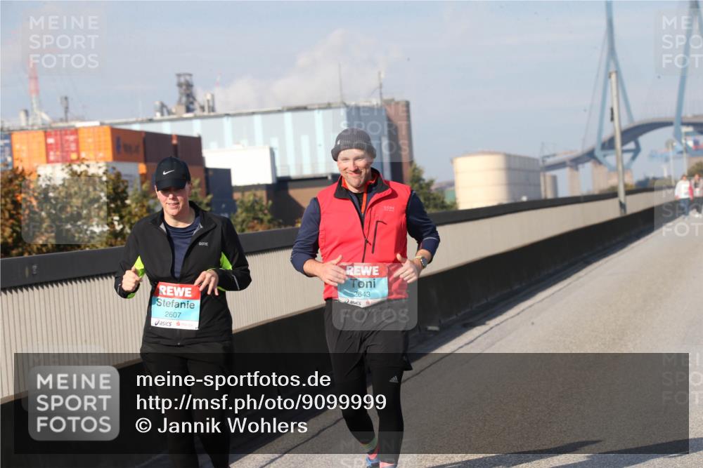 03.10.2025 - Köhlbrandbrückenlauf Jannik Wohlers http://msf.ph/oto/9099999 03.10.2025 10:27:56 Position 3 2607, 2643 meine-sportfotos.de