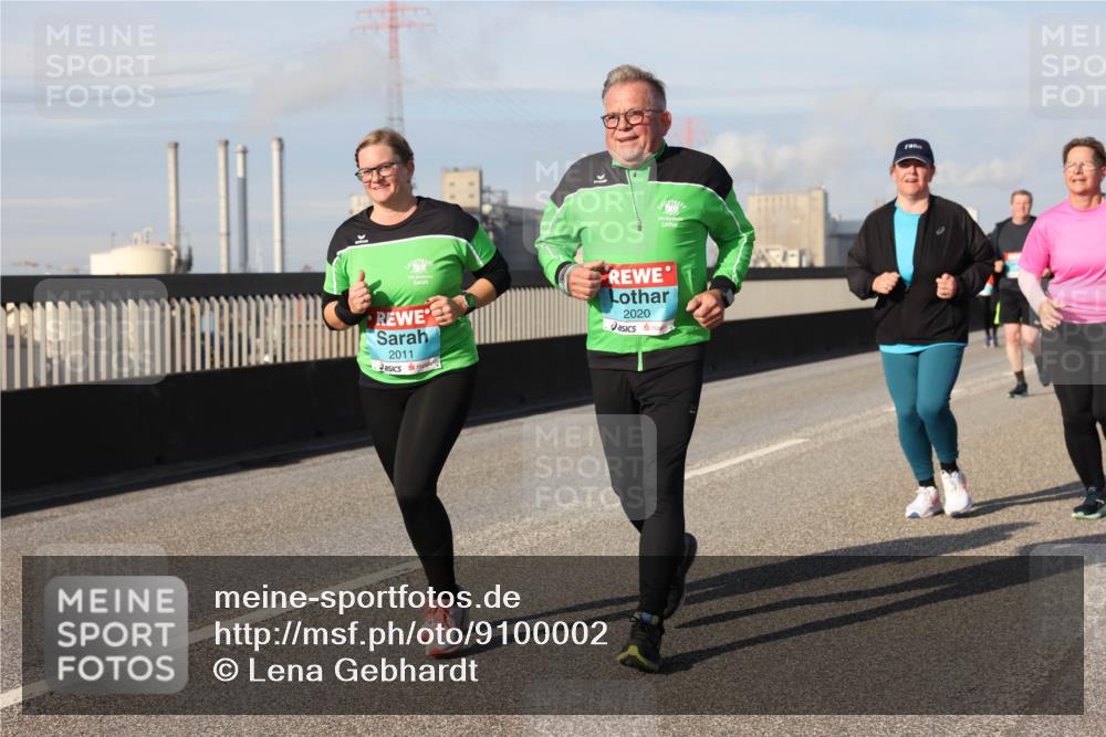 03.10.2025 - Köhlbrandbrückenlauf Lena Gebhardt http://msf.ph/oto/9100002 03.10.2025 10:10:58 Position 2 2011, 2020 meine-sportfotos.de
