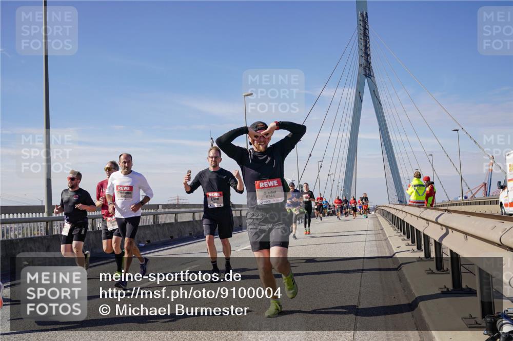 03.10.2025 - Köhlbrandbrückenlauf Michael Burmester http://msf.ph/oto/9100004 03.10.2025 12:45:57 Position 2 4386, 6744 meine-sportfotos.de