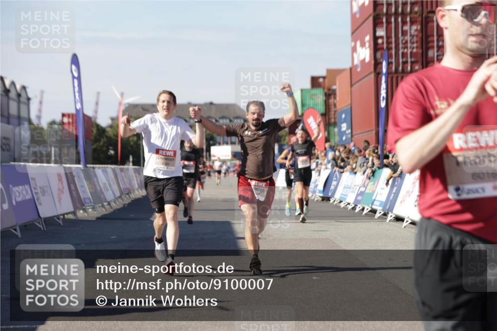 03.10.2025 - Köhlbrandbrückenlauf Jannik Wohlers http://msf.ph/oto/9100007 03.10.2025 12:56:58 Ziel 4042, 4068, 4086, 4115, 4491, 5846, 5962, 6016, 6417 meine-sportfotos.de