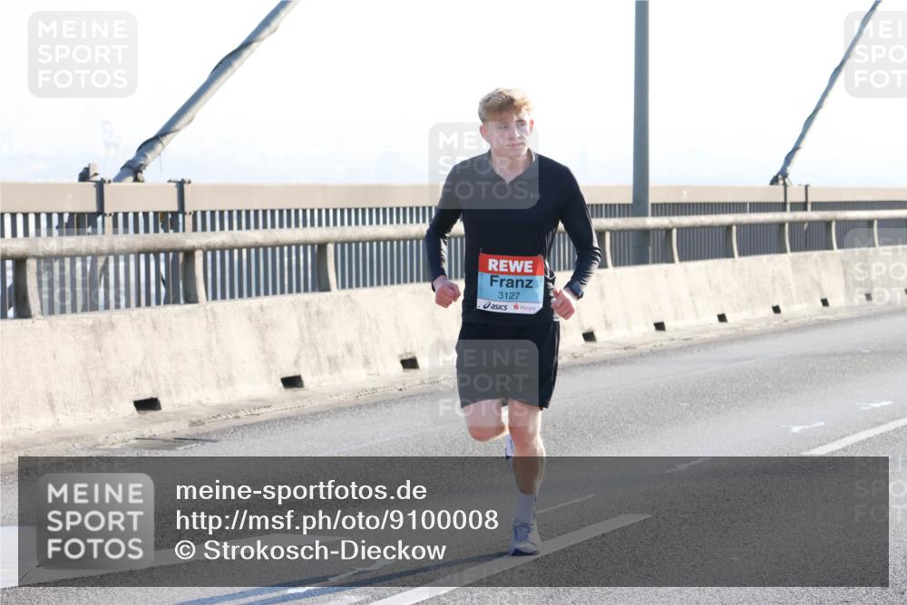 03.10.2025 - Köhlbrandbrückenlauf Strokosch-Dieckow http://msf.ph/oto/9100008 03.10.2025 09:18:00 Position 1 3127 meine-sportfotos.de