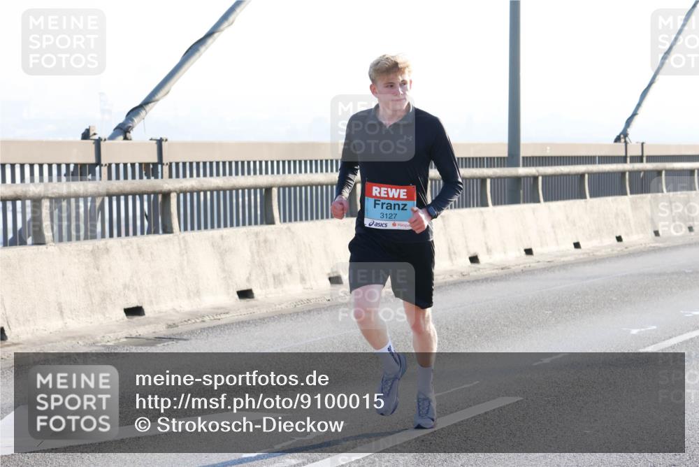 03.10.2025 - Köhlbrandbrückenlauf Strokosch-Dieckow http://msf.ph/oto/9100015 03.10.2025 09:18:00 Position 1 3127 meine-sportfotos.de