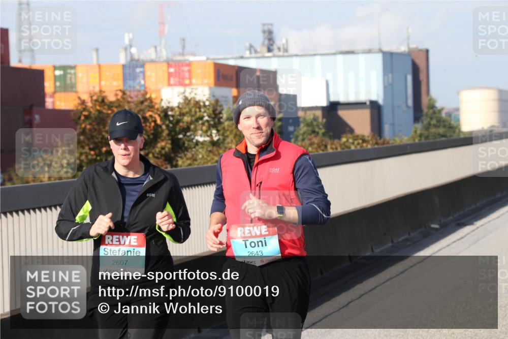 03.10.2025 - Köhlbrandbrückenlauf Jannik Wohlers http://msf.ph/oto/9100019 03.10.2025 10:27:58 Position 3 2607, 2643 meine-sportfotos.de