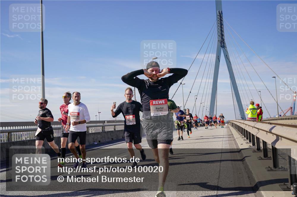 03.10.2025 - Köhlbrandbrückenlauf Michael Burmester http://msf.ph/oto/9100020 03.10.2025 12:45:57 Position 2 6744 meine-sportfotos.de