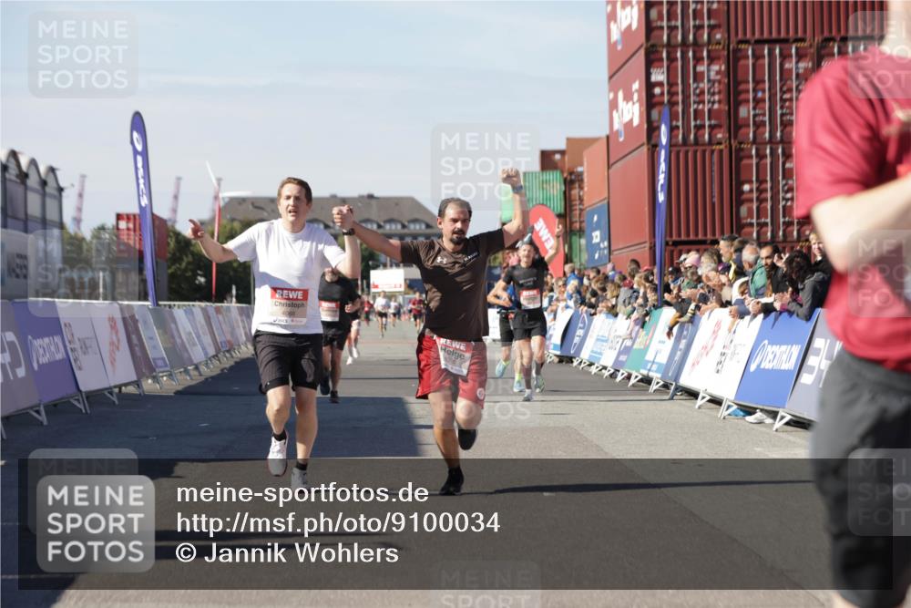 03.10.2025 - Köhlbrandbrückenlauf Jannik Wohlers http://msf.ph/oto/9100034 03.10.2025 12:56:58 Ziel 4042, 4068, 4086, 4115, 4491, 5846, 5962, 6016, 6417 meine-sportfotos.de