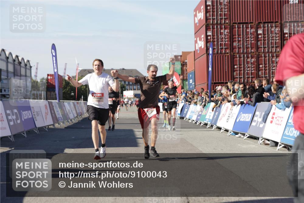 03.10.2025 - Köhlbrandbrückenlauf Jannik Wohlers http://msf.ph/oto/9100043 03.10.2025 12:56:58 Ziel 4042, 4068, 4086, 4115, 4491, 5846, 5962, 6016, 6417 meine-sportfotos.de