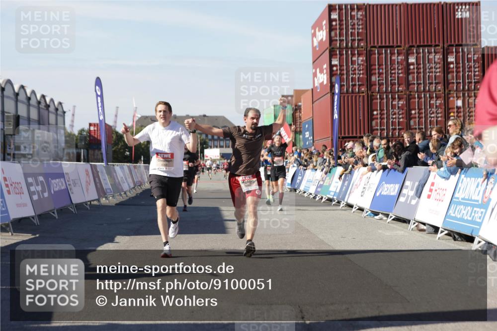 03.10.2025 - Köhlbrandbrückenlauf Jannik Wohlers http://msf.ph/oto/9100051 03.10.2025 12:56:58 Ziel 4042, 4068, 4086, 4115, 4491, 5846, 5962, 6016, 6417 meine-sportfotos.de